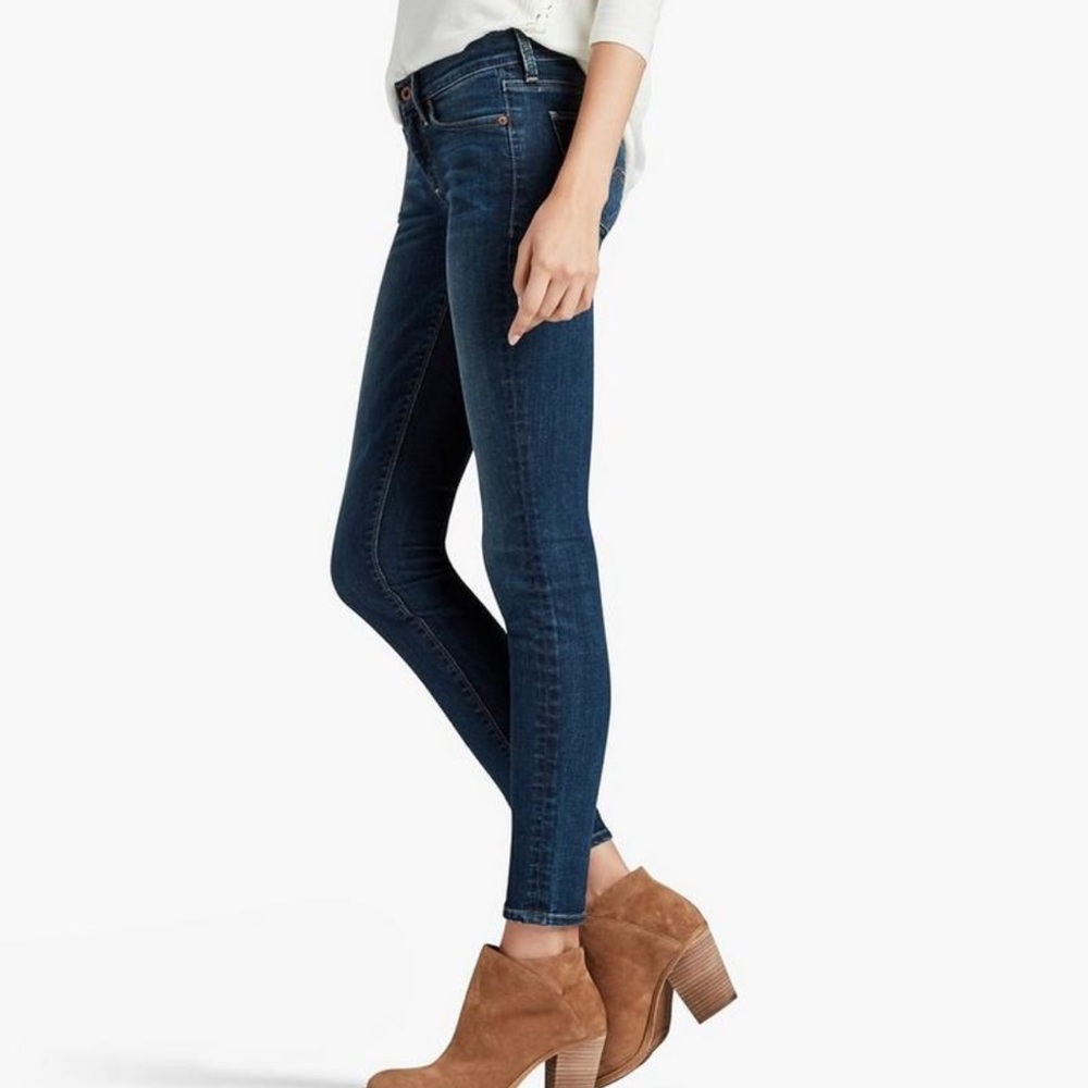 Lucky brand Charlie skinny jeans size 2/26